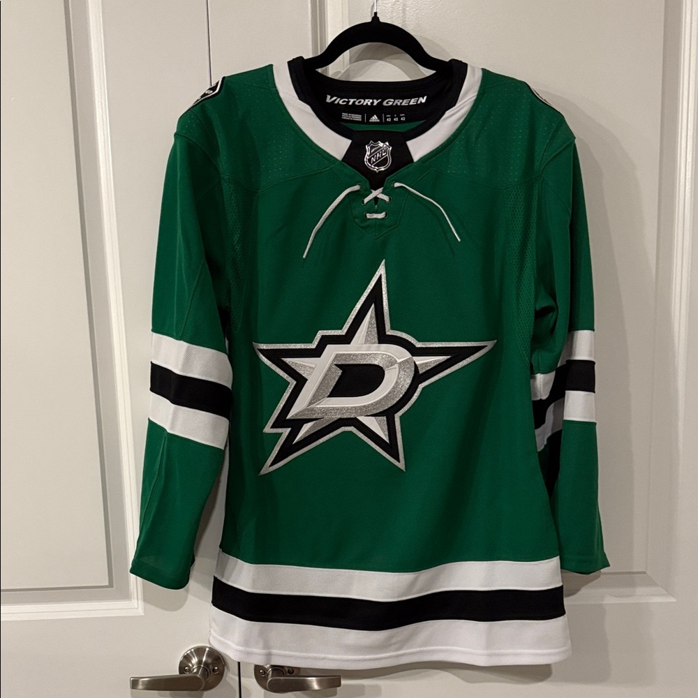 NWT Dallas Stars Adidas Victory Green Jersey Accents size 42